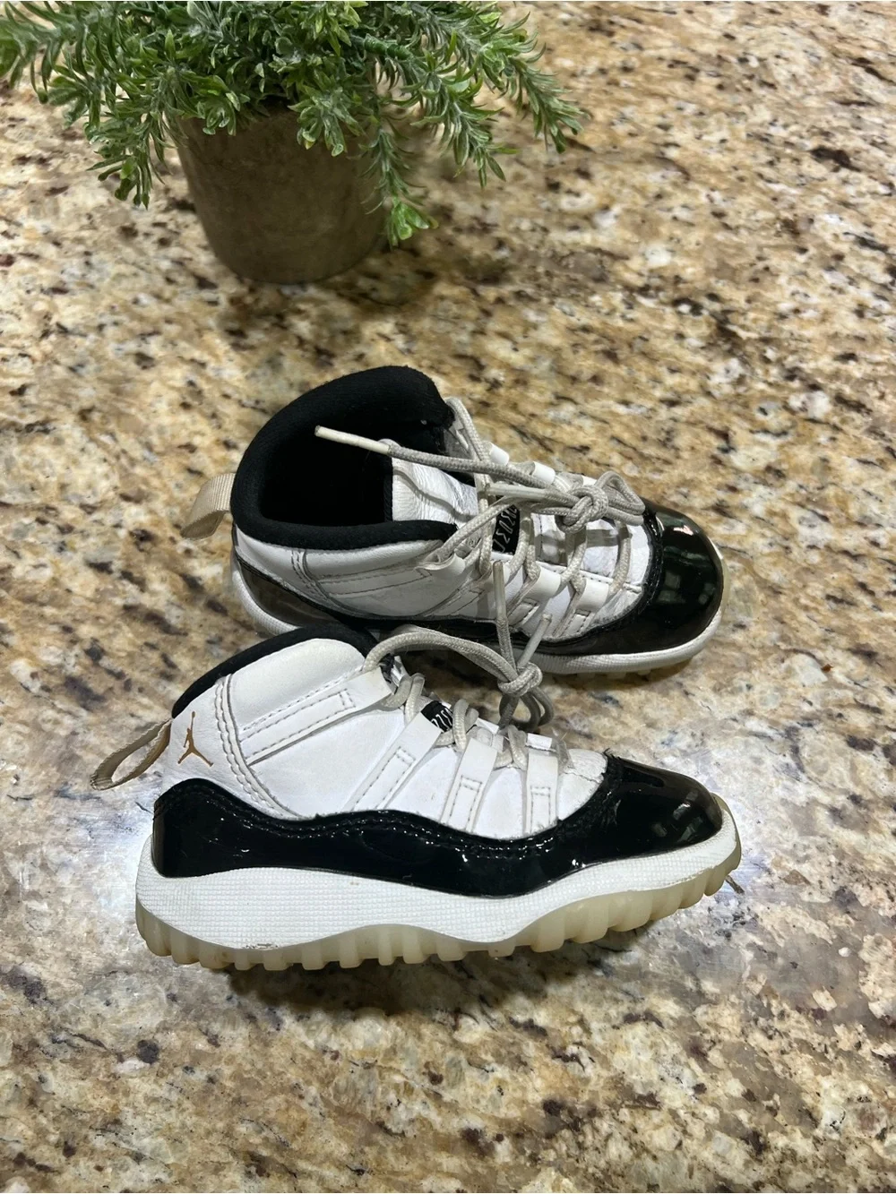 Jordan 11 Toddler White & Black Retro Sneakers 7C